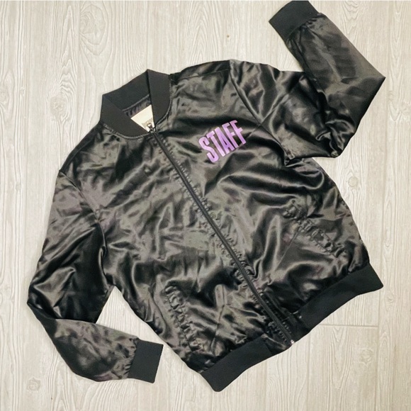 Justin Bieber Purpose Tour Staff Satin Bomber Jacket Size large Black Purple - Picture 1 of 5